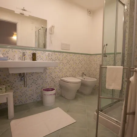 Italiana Maniace 4*